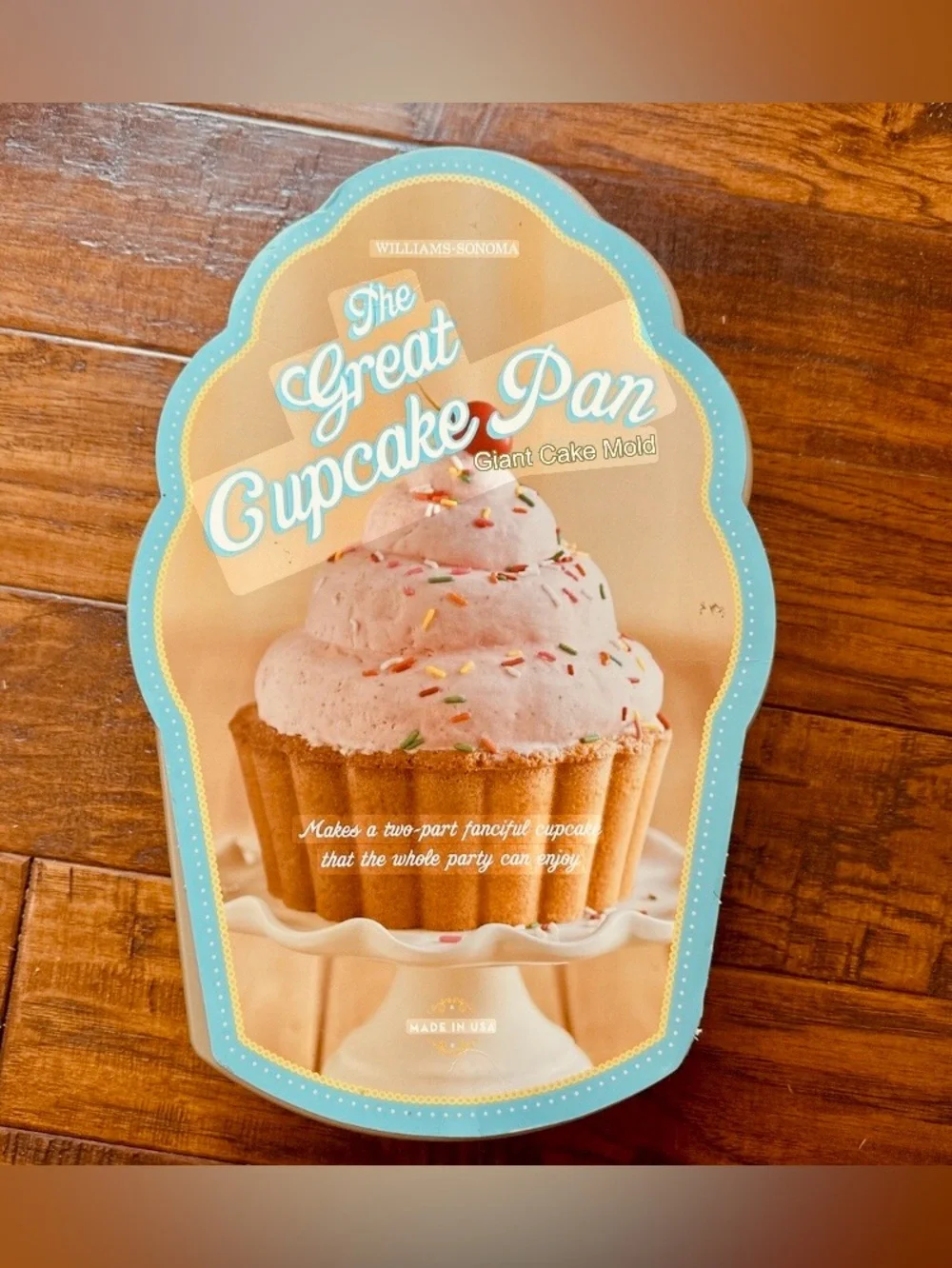 Nordic Ware Gold Two-Cavity Decorative Cupcake & Muffin Pan